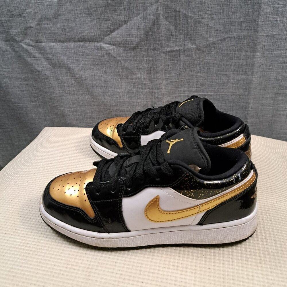 %Nike Air Jordan 1 Low SE (GS) Black Gold Toe DR6970-071 size 6Y / AJ9